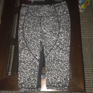 Lululemon Athletica workout capri leggings